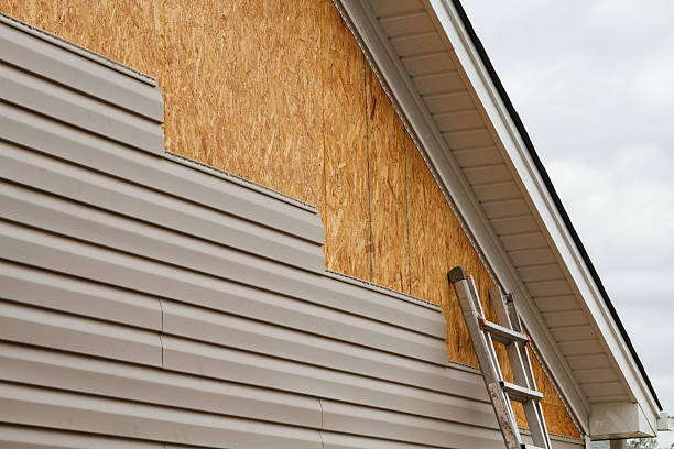 Professional Siding Installation technician working in Platteville, CO